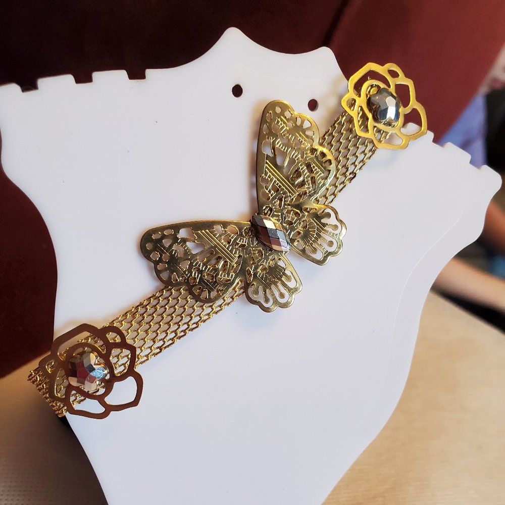 7.5" Gold Tone Butterfly Theme Bracelet Floral